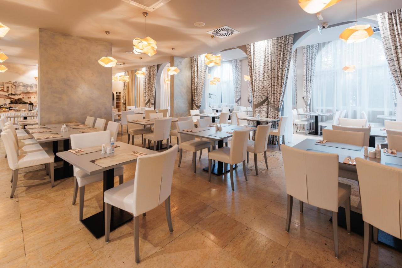 Hotel Palma Tivat Exterior photo